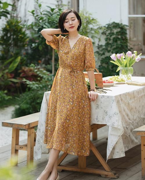 女人裙子要精不要多，今年买这4款就够了，谁穿谁最美