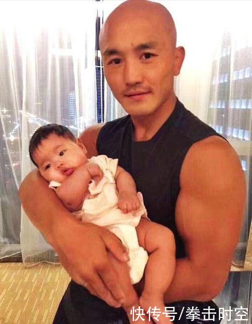 近照|武僧一龙首次曝光姐姐近照!姐姐颜值不低，身材如少女，还有肌肉