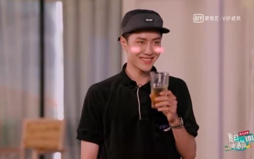 王一博|王一博黃軒深夜談心，有誰注意到王一博說了啥意外暴露生活狀態(tài)