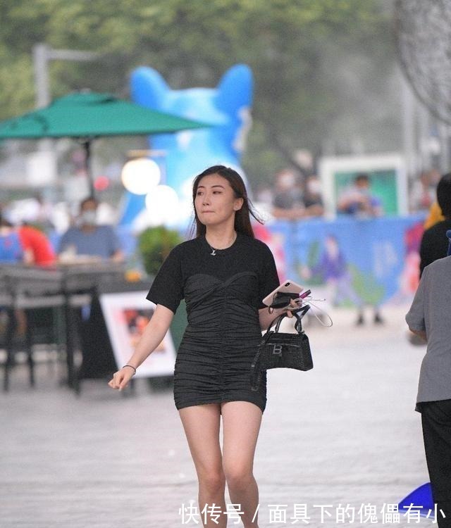 美女 穿上时尚美女最爱的包臀裙装扮,时髦好看极具设计感,才不尴尬!