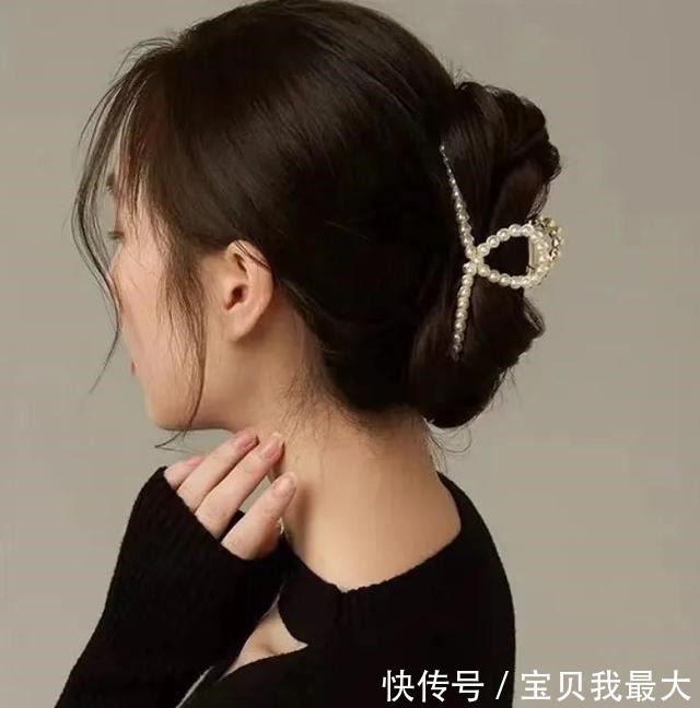 鲨鱼 别再披头散发了!这3个发型够美够撩人,清凉显脸小