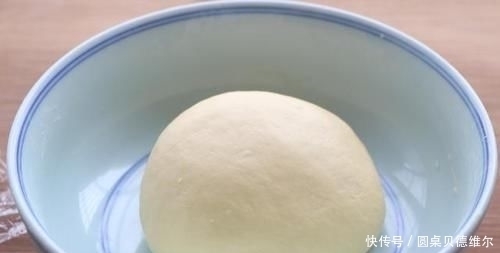面粉特别的创意做法，加2个紫薯，比包子馒头都好吃，酥得直掉渣