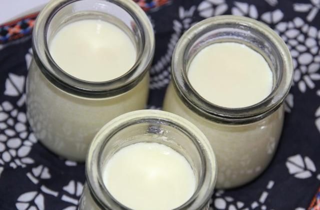 1盒牛奶，3个蛋黄，做成孩子最爱吃的甜品，香甜嫩滑，营养丰富