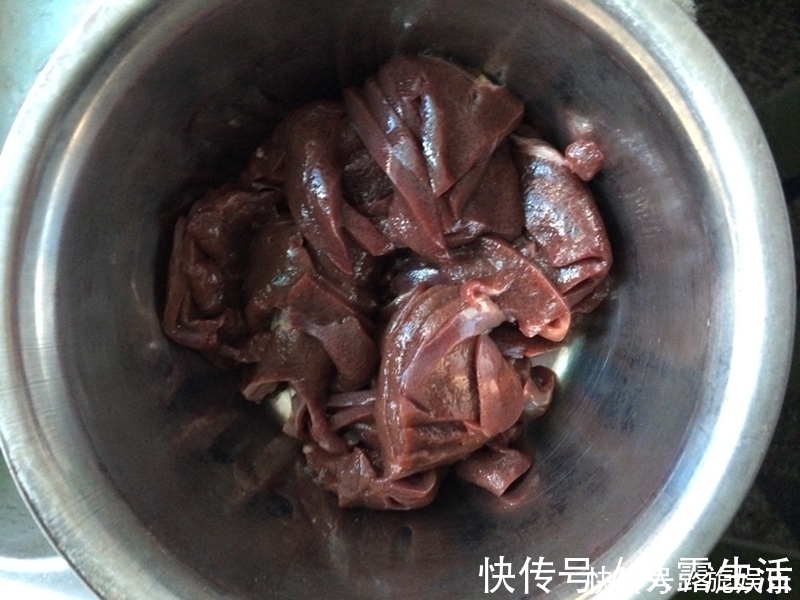 冷藏|洋葱炒猪肝时，记得多加一个步骤，猪肝嫩滑爽口更好吃