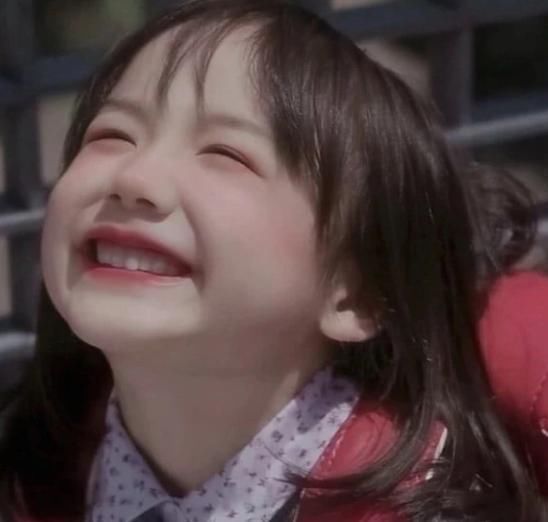 涂口红|女孩子“嘴唇”若有这3特征,笑起来会倾国倾城,中一个就是美人坯子