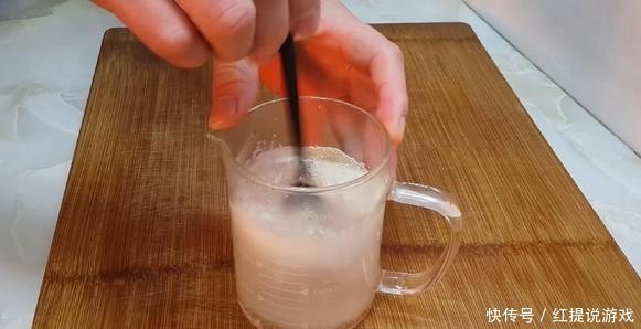 早上给家人炸点油饼,一口酥脆,搭上一碗豆腐脑,吃完浑身舒坦