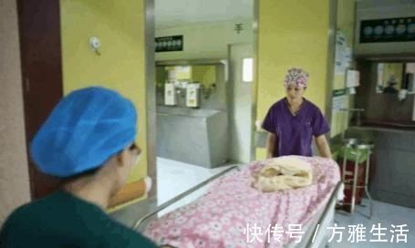 出血|顺产生下男孩,产妇出产房时无家属等待,大出血只有女儿发现