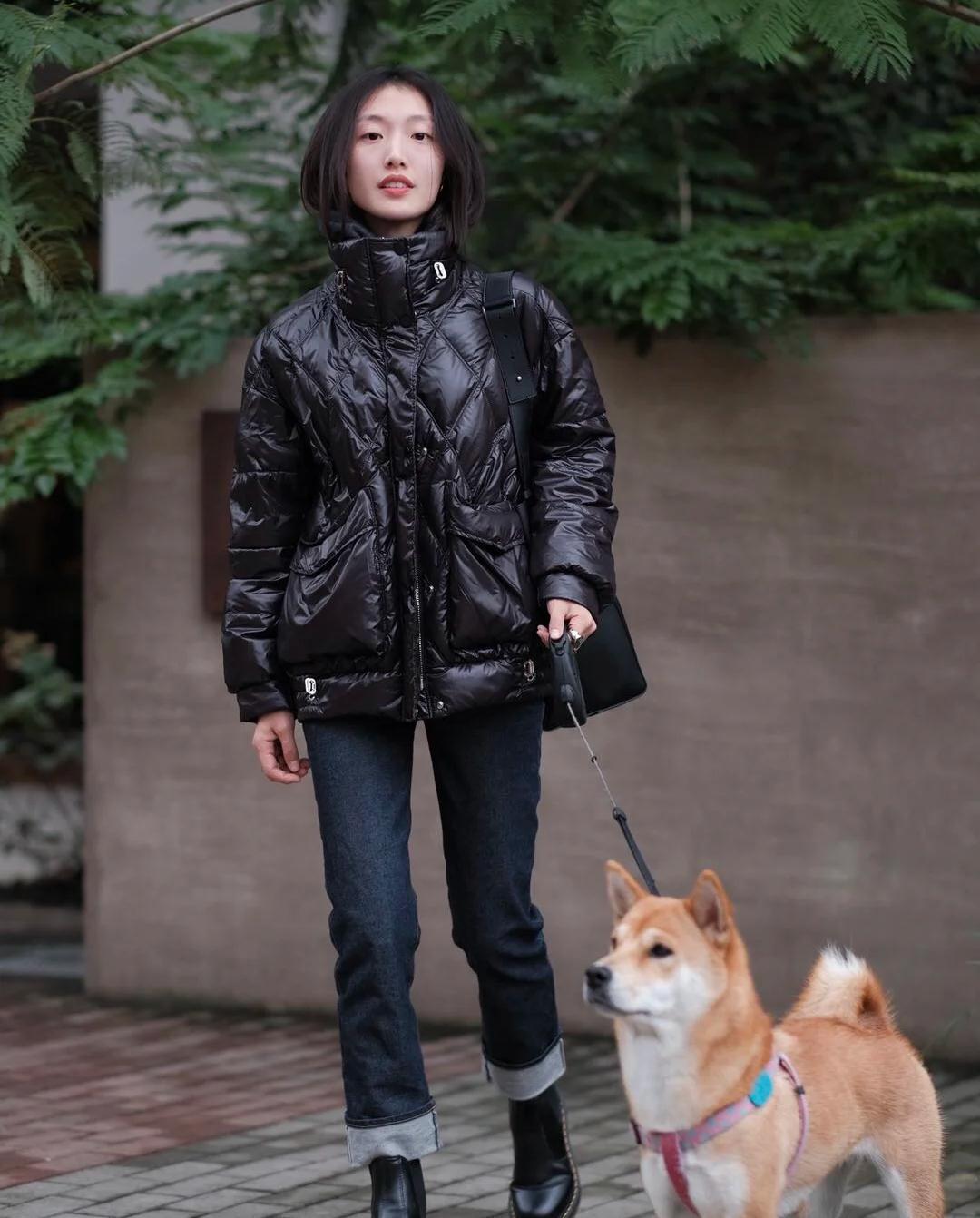 臃肿 “羽绒服+九分裤”=今年秋冬最时髦穿搭,显高显瘦,明星都在穿