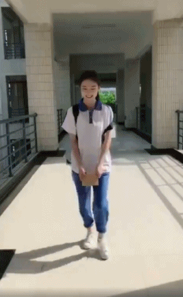 |搞笑GIF图:当你接到放假通知的时候……