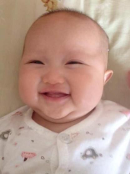 孩子|喂完娃妈妈抢时间吃饭,回头看到宝宝的眼神,宝妈:再累也值得