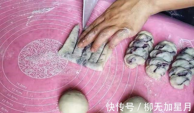 咩咩|大暑天做馒头再合适不过了，香甜宣软的紫薯馒头吃起来，营养美味！