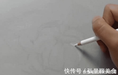 小哥!美术生用铅笔挑战画桔子,成品以假乱真让人叹服:别拿真桔子骗我