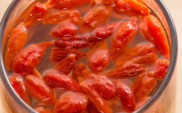 枸杞你选红的还是黑的泡水喝?记住3不要,泡出来的水才是黄金水