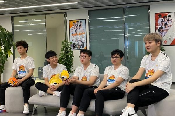 点评|SN被低估了?FNC打野点评SN:他们是LPL最好的队伍