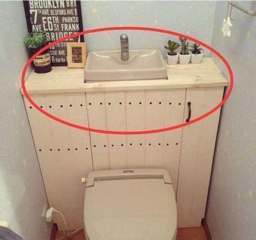 卫生间|老公在马桶水箱上做柜子,太聪明了,连老师傅看到也愣住