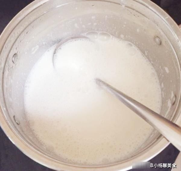 口感|夏天牛奶别再直接喝了，换个吃法，不蒸不烤，果味浓郁，口感Q弹