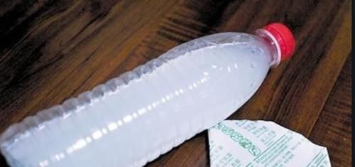 纽扣电池|6岁女孩误吞半包干燥剂,奶奶的做法让医生称赞:姜还是老的辣