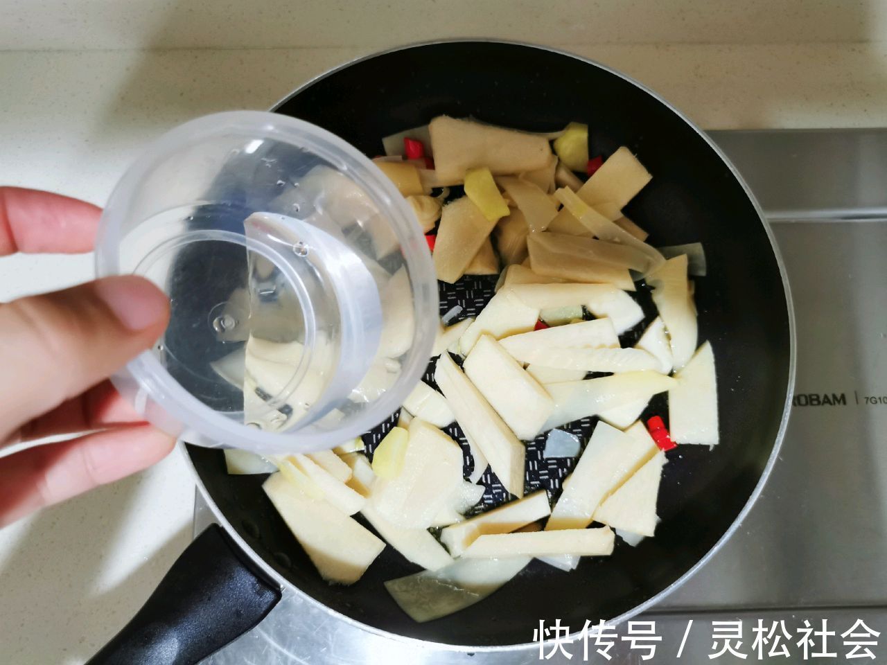 笋谱|清脆可口地清炒竹笋，味道鲜美，制作简单