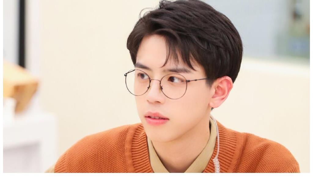 坑完张彬彬再坑汪苏泷和赵露思，这样只会cue流程的MC让人尴尬