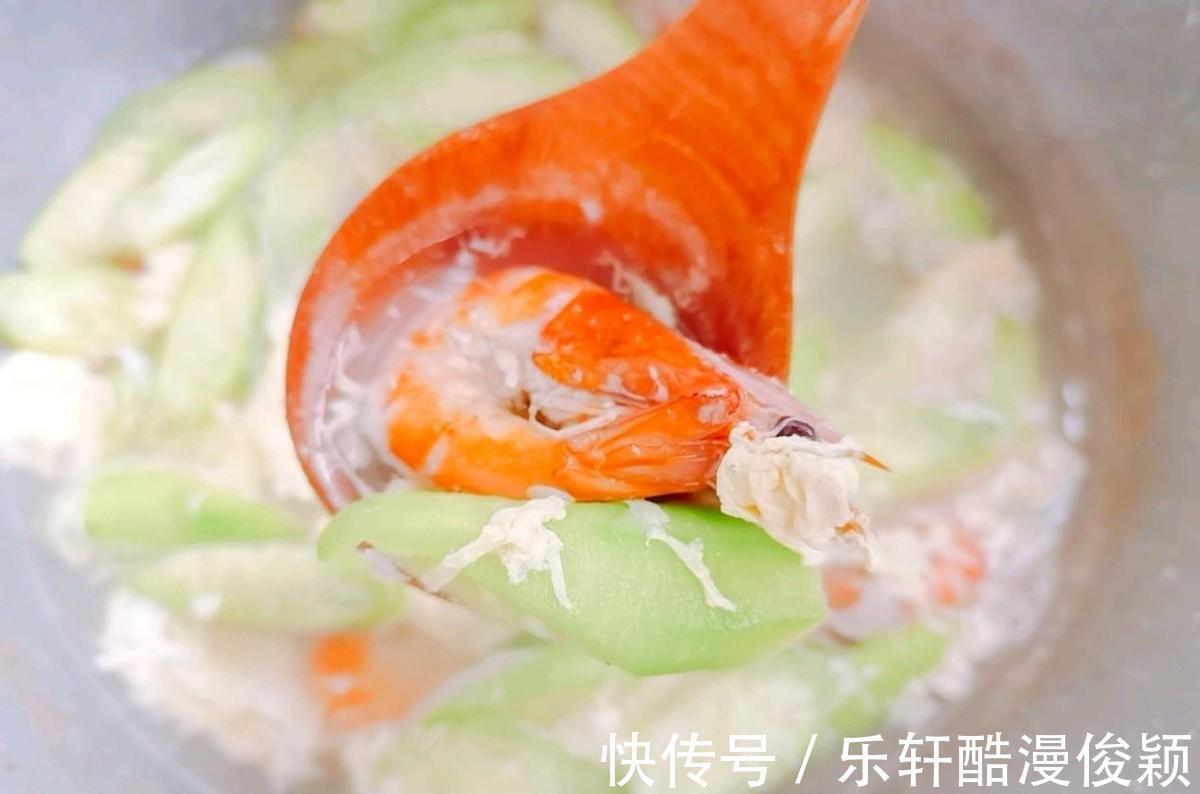 中秋|中秋将至，用应季蔬菜做一道鲜虾丝瓜汤，喝一口就能鲜到神清气爽