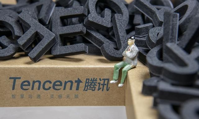 阿里钉钉|微信最大竞争对手？又一社交软件崛起，连续30天占据下载榜榜首