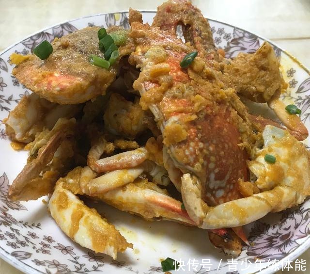咸蛋黄焗蟹,吸一口满满的香味,太满足了!