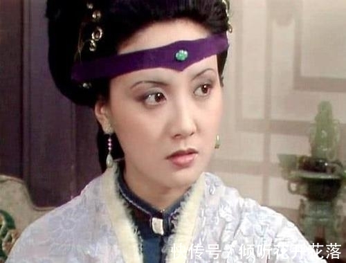 袭人$王熙凤在大中午洗澡,林黛玉也在大中午洗澡,她们都是凤凰