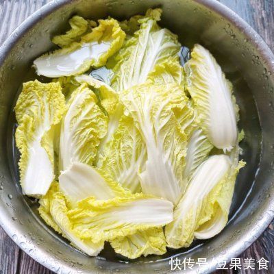 冬天最适合做这一锅菜,热气腾腾的好吃下饭