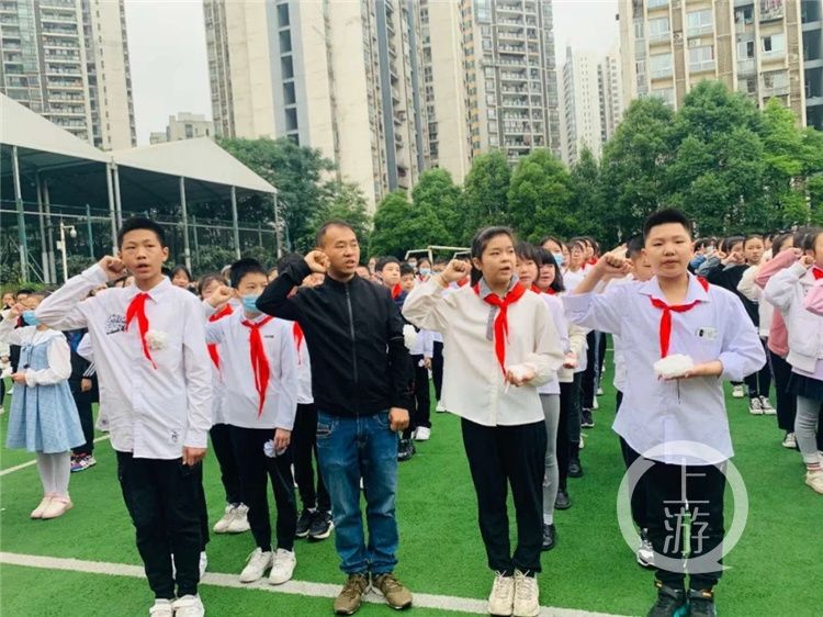 袁隆平|禾下乘凉，我们接棒！龙门浩隆平小学举行悼念仪式缅怀袁老