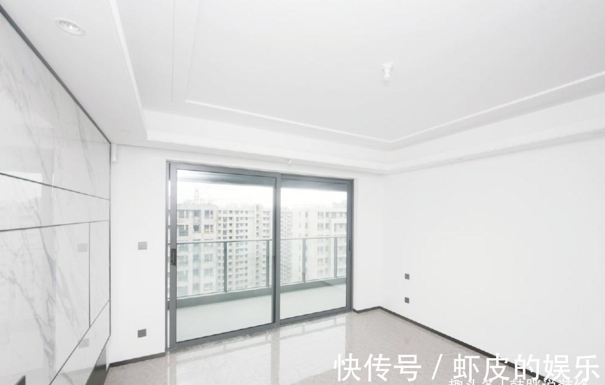 卧室|140㎡坚持穷装,光秃秃的大白墙,不做任何收纳,省钱到了极致