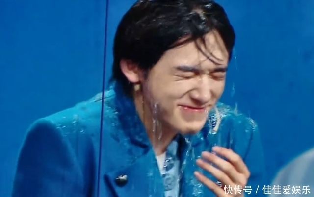 小宋 宋亚轩淋水后,王牌家族无人给拿毛巾,只有不受待见的他送上温暖