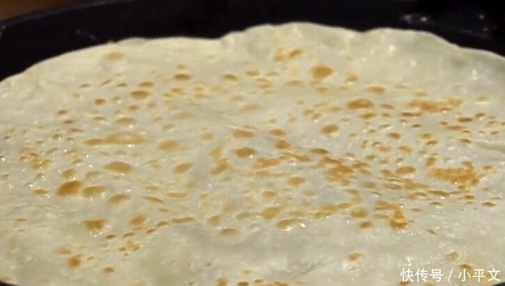 电饼铛|烙饼时,直接烙是大错特错,多加这一步,柔软又起层,30秒出锅