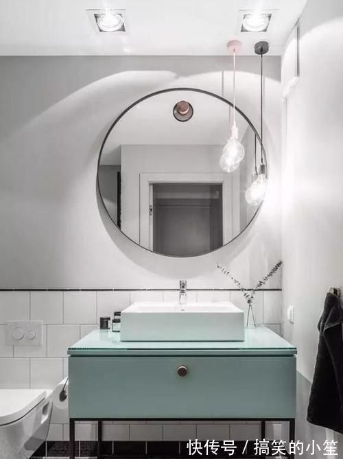 隔断|66㎡两居,以储物柜做隔断,以墨绿和原木配色,实用的文艺范儿