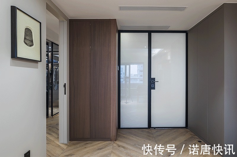 玄关|180㎡现代极简,无主灯设计果然不凡,朴素的空间也有档次感