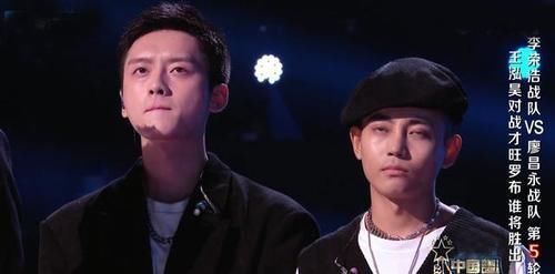 好声音：李荣浩战队险胜廖昌永战队，王靖雯拿两分，小梁博被淘汰