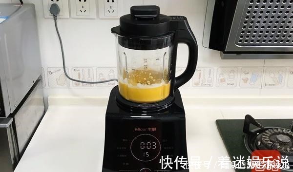 朋友圈|1个女人的精致晚餐，悄悄走红朋友圈人到中年优雅是一种态度！