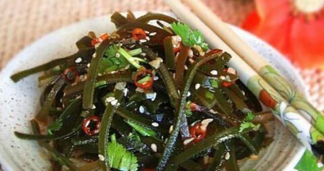 凉拌海带丝|海带还在直接用清水泡怪不得又硬又难吃,教你1招15分钟就泡开