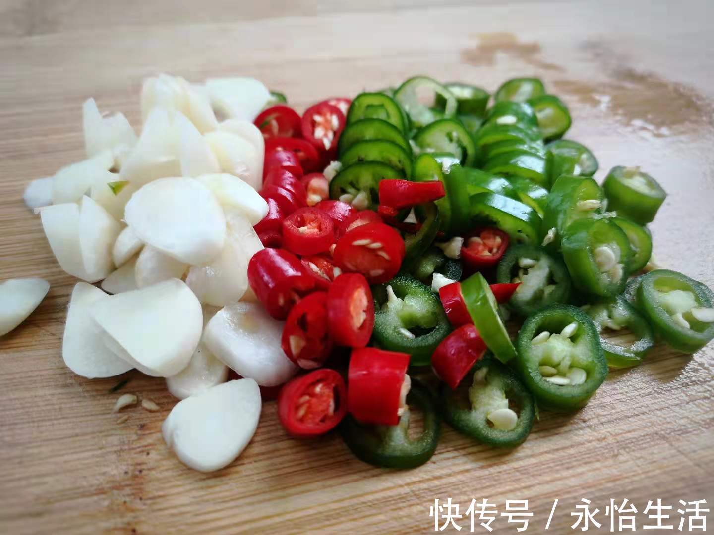 小面姨|夏天黄瓜丝瓜靠边站,多吃这瓜,明目解暑降三高,中老年人要多吃