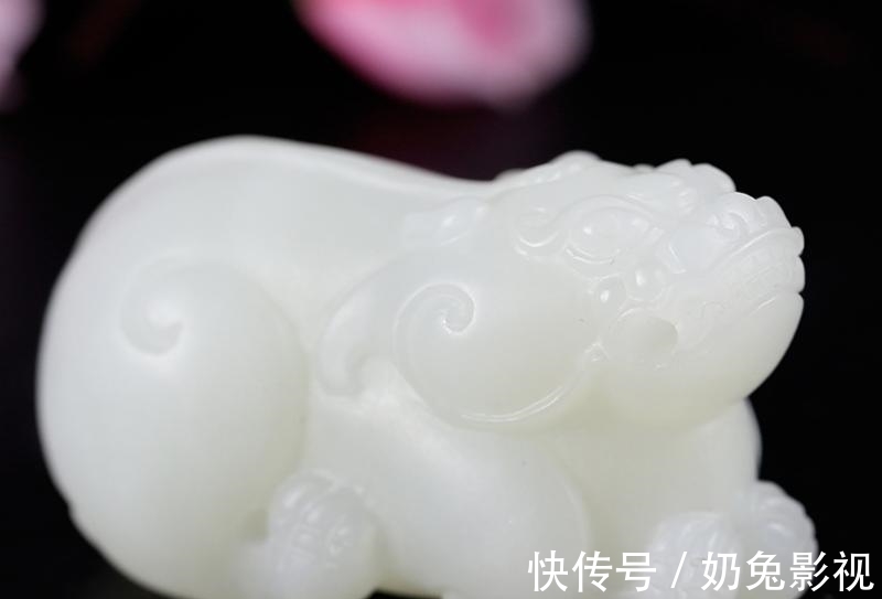 和田玉!白玉之精,色如截脂,什么样的玉才算是羊脂玉?