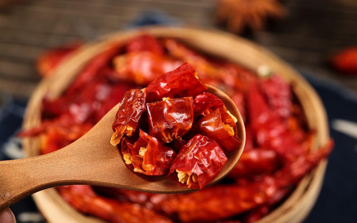 婆婆|凉拌莴笋丝，第一步焯水就错了，跟婆婆学的方法，莴笋脆爽又好吃