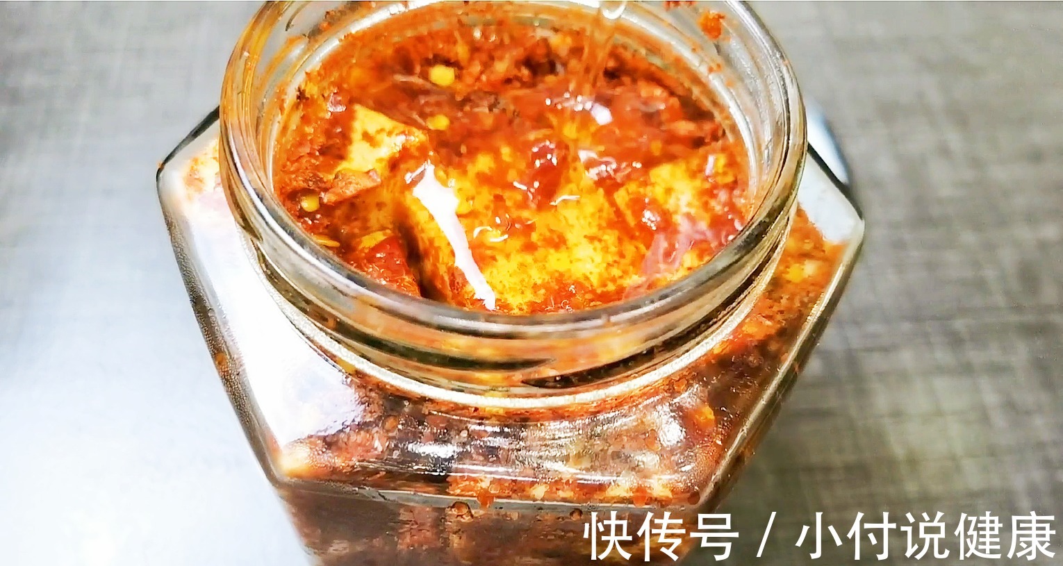 核桃|建议50岁女人:春天别太节俭,8零嘴该吃就得吃,千万别心疼钱了