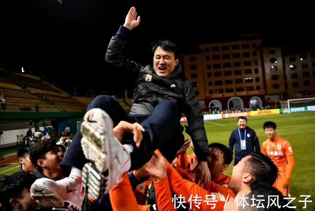 双冠王|泰山双冠王的两大功勋离队,为球队点赞,这才是足球应有的样子
