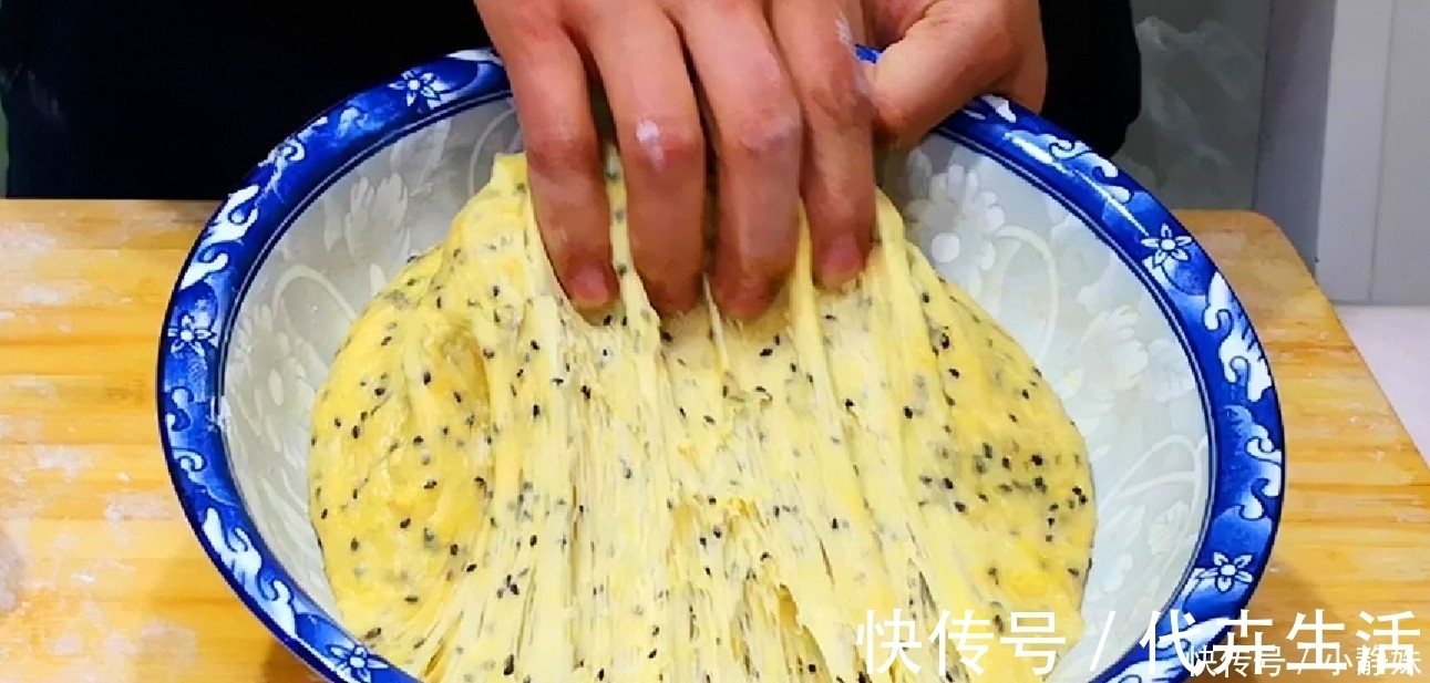 面食新吃法，我家早餐隔三差五做着吃，比油条营养，比馒头好吃