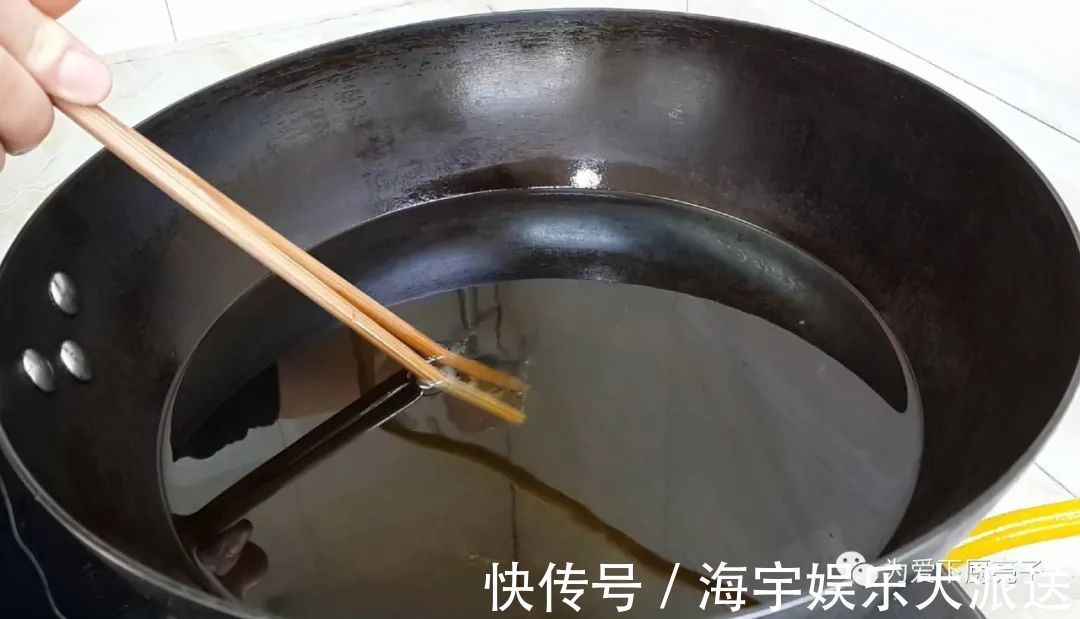 零食|孩子想吃零食不用买,擀一擀切一切,出锅比麻花都好吃,太香了