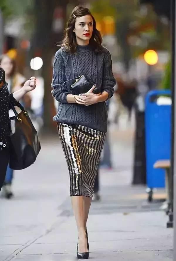 女人这样穿毛衣，从初秋时髦到寒冬！