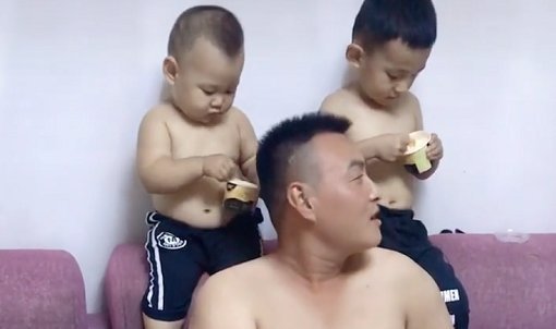 全网|“享清福奶爸”被俩娃喂着吃冷饮火了，这怕是全网待遇最好的爸爸
