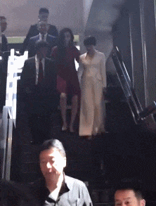 |搞笑GIF:南方来的妹子,永远不懂北方的冷