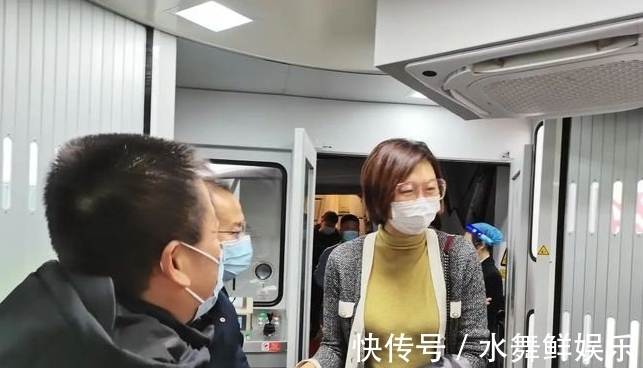 女排|不只摘桃,还要连根挖走!李珊代表中国女排登台讲话,球迷不买账