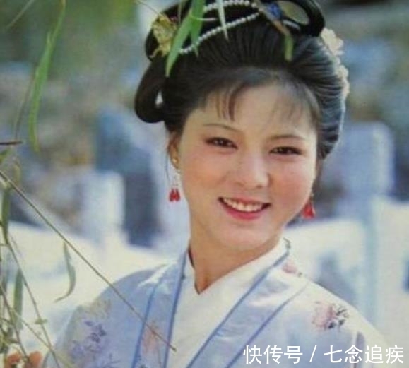 袭人之母&袭人拿自己的东西给宝玉用，是有意泄露自己与主子云雨的隐事