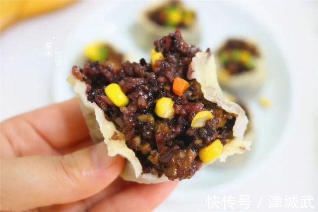 想吃烧麦不用买，自己做馅料更丰富，一次多做些，早餐不愁了